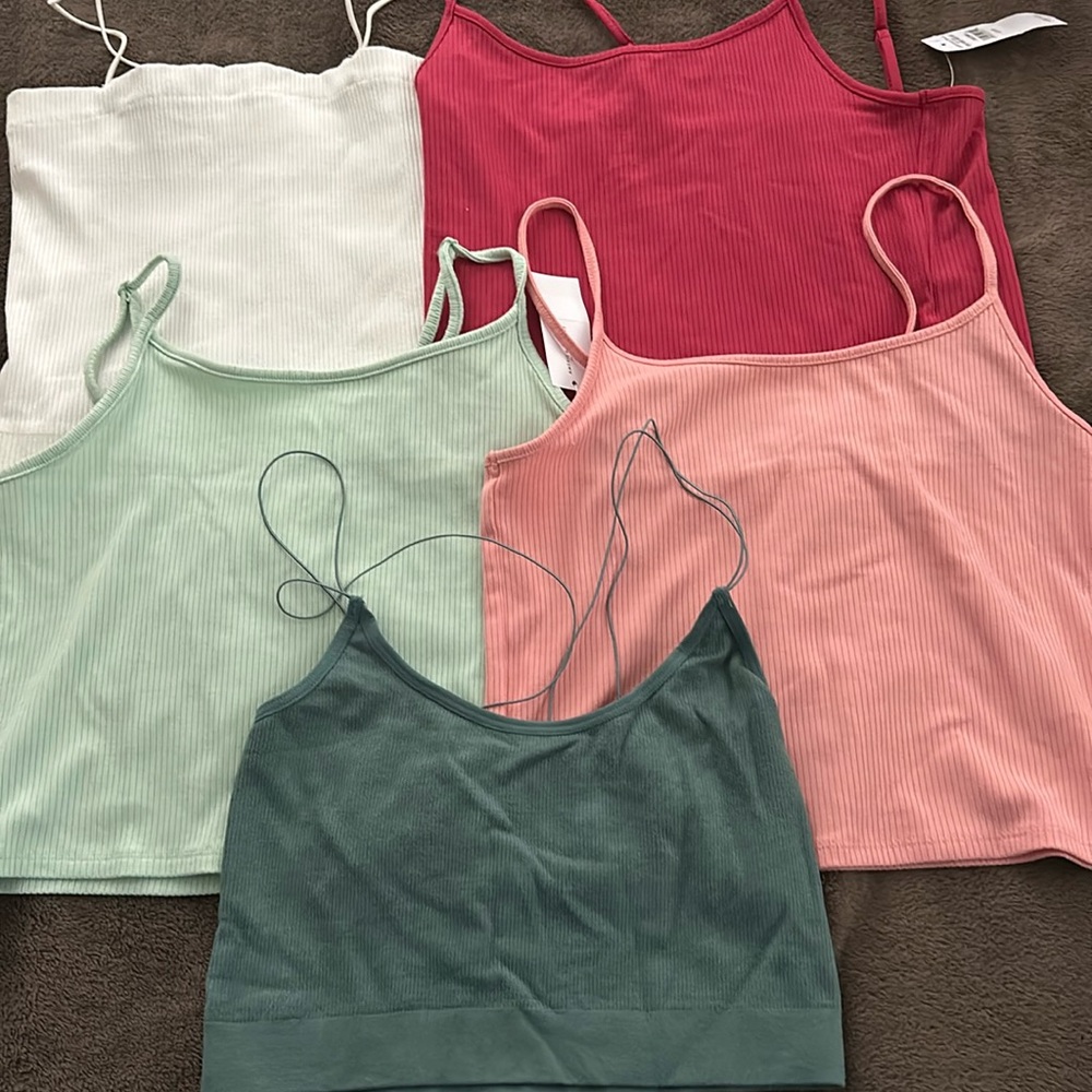 Lot of band new American Eagle tops size M